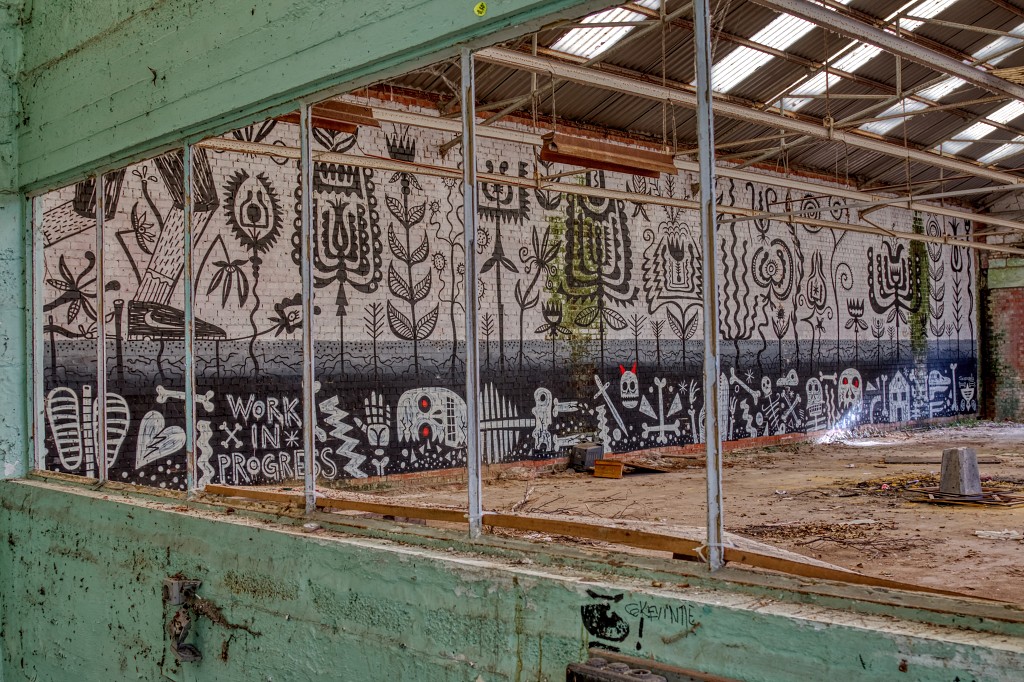 HDR graffiti streetart street-art street art skeleton factory urbex roa klaas van der linden kunst kunstwerk decay verlaten lost place places abandoned